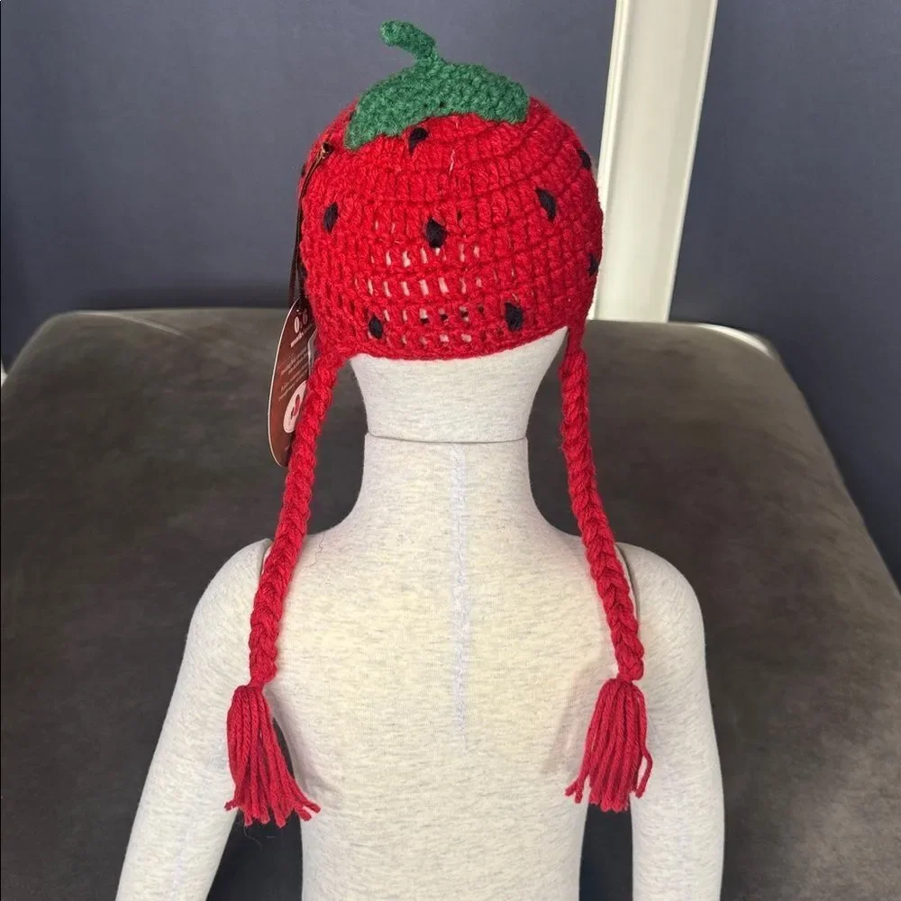 Daisy Baby Infant Crocheted Strawberry Hat Beanie with Ear Flaps 0-6 months NWT